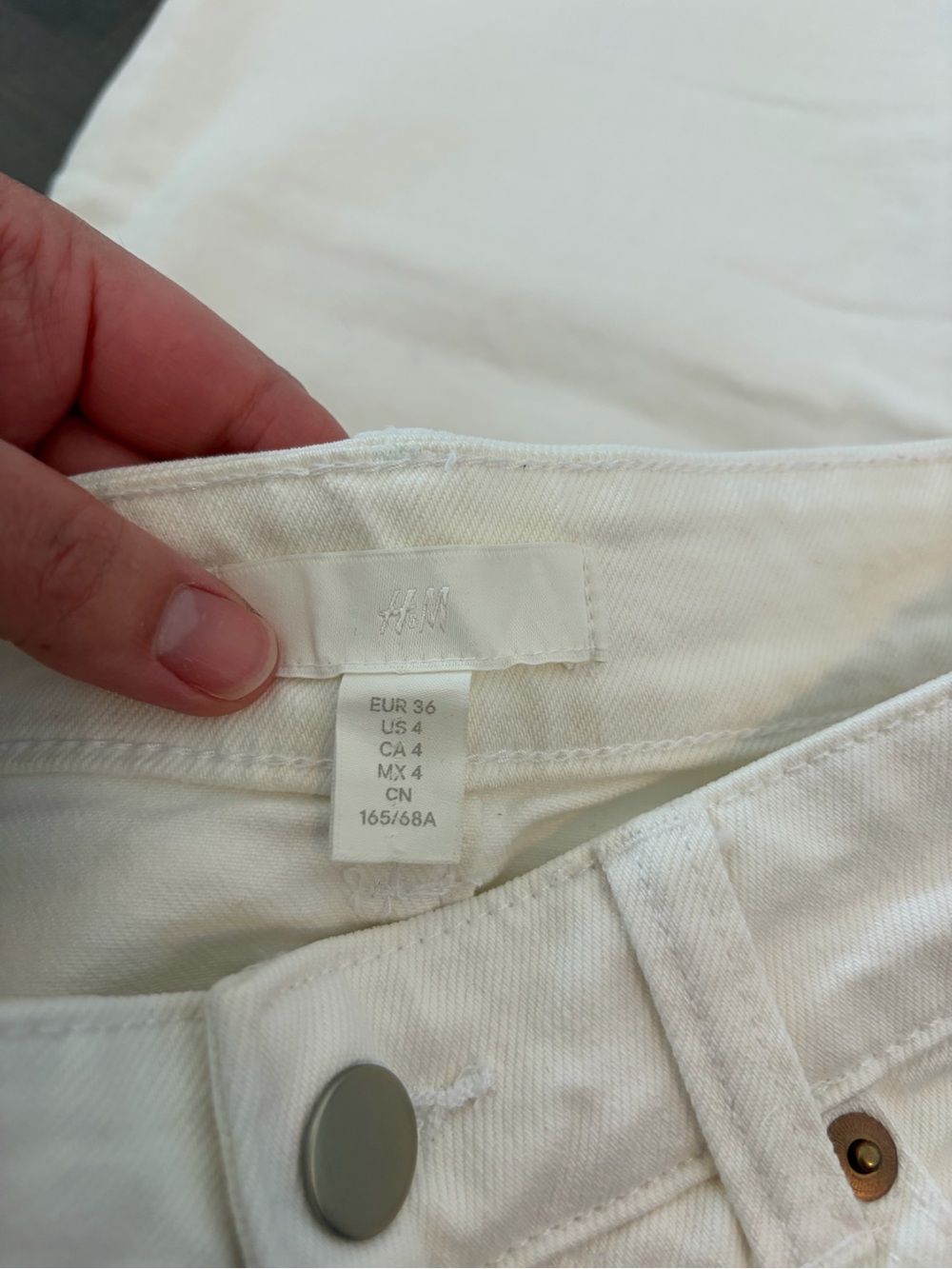 H&M Women’s High-Rise Straight-Fit White Denim Jeans – Size US 4 / EUR 36 - Picture 3 of 3